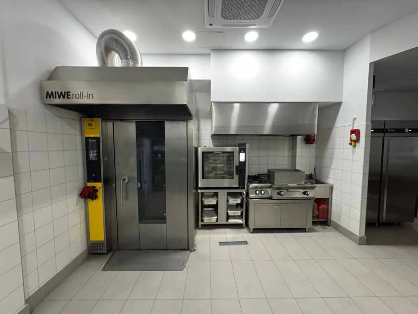 Ovens & cooking equipment